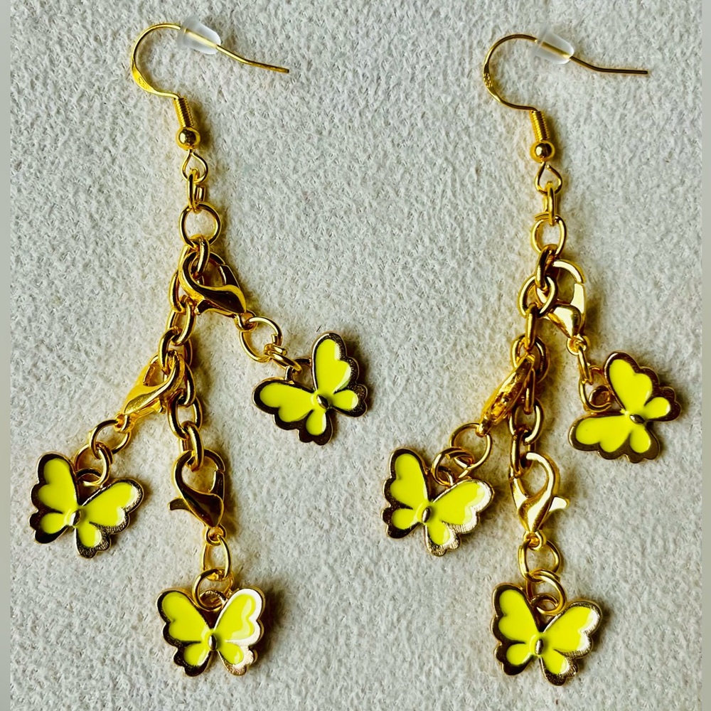 NWT HANDMADE PAIR OF EARRINGS